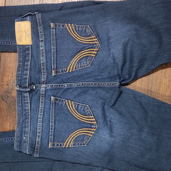 Hollister Skinny Jeans - Picture 2 of 10